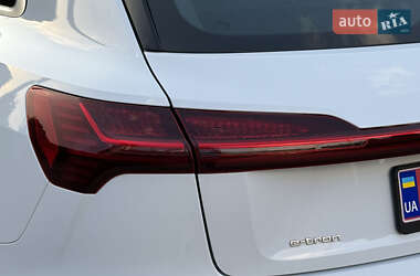 Внедорожник / Кроссовер Audi e-tron 2020 в 
