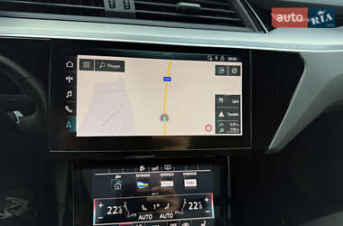 Позашляховик / Кросовер Audi e-tron 2019 в 
