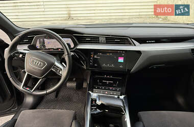 Позашляховик / Кросовер Audi e-tron 2019 в 