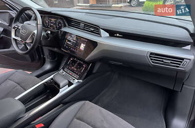 Внедорожник / Кроссовер Audi e-tron 2023 в 
