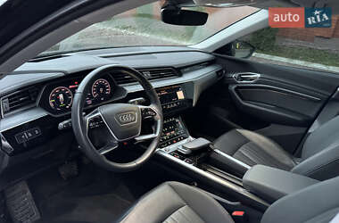 Внедорожник / Кроссовер Audi e-tron 2023 в 