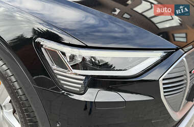 Внедорожник / Кроссовер Audi e-tron 2023 в 