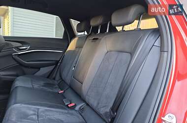 Внедорожник / Кроссовер Audi e-tron 2021 в 