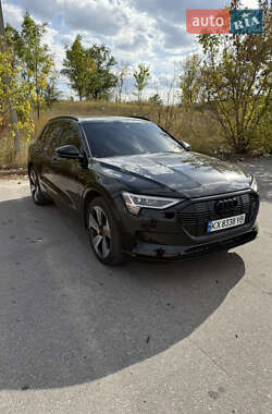 Внедорожник / Кроссовер Audi e-tron 2022 в 