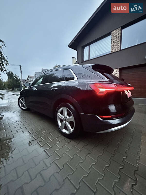 Позашляховик / Кросовер Audi e-tron 2023 в Києві