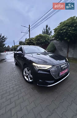 Внедорожник / Кроссовер Audi e-tron 2023 в 