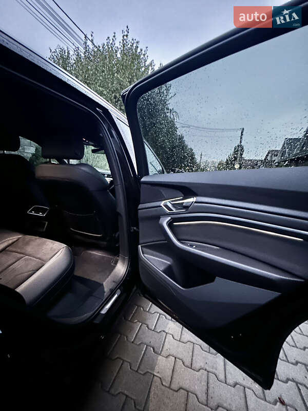 Позашляховик / Кросовер Audi e-tron 2023 в Києві