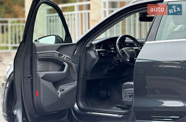 Внедорожник / Кроссовер Audi e-tron 2021 в 
