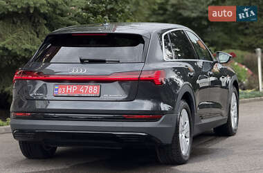 Позашляховик / Кросовер Audi e-tron 2021 в 