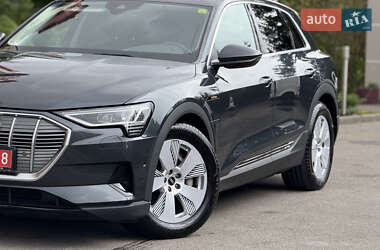 Позашляховик / Кросовер Audi e-tron 2021 в 