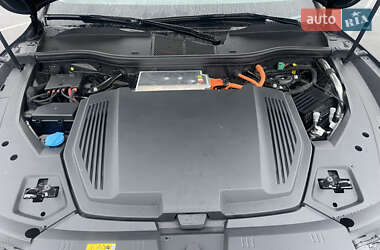 Позашляховик / Кросовер Audi e-tron 2023 в 