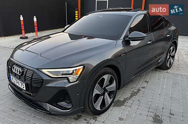Внедорожник / Кроссовер Audi e-tron 2021 в 