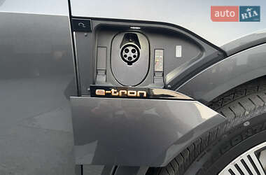 Внедорожник / Кроссовер Audi e-tron 2021 в 