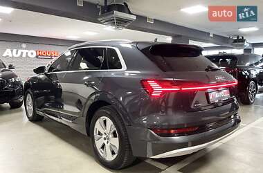 Внедорожник / Кроссовер Audi e-tron 2020 в 
