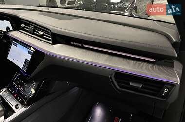 Внедорожник / Кроссовер Audi e-tron 2020 в 