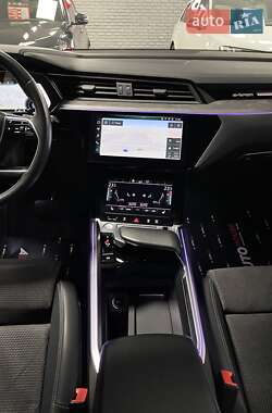 Внедорожник / Кроссовер Audi e-tron 2020 в 