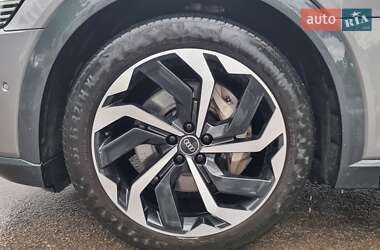 Внедорожник / Кроссовер Audi e-tron 2020 в 