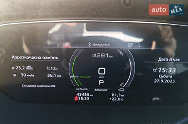 Позашляховик / Кросовер Audi e-tron 2022 в 