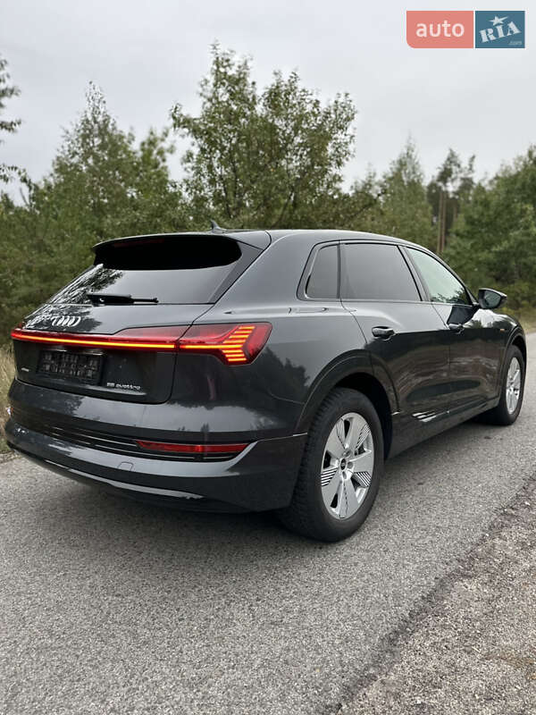 Позашляховик / Кросовер Audi e-tron 2022 в Києві