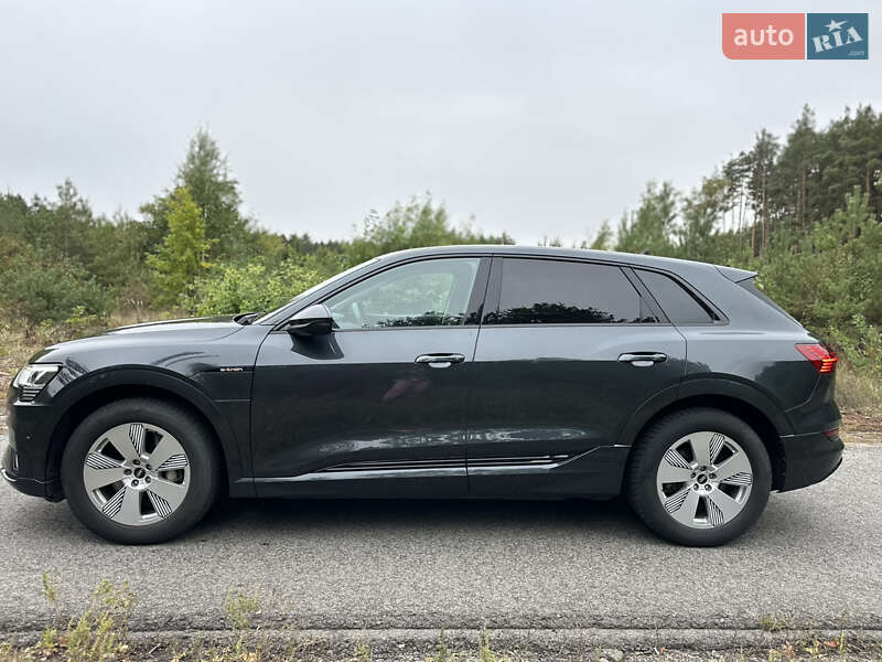 Позашляховик / Кросовер Audi e-tron 2022 в Києві