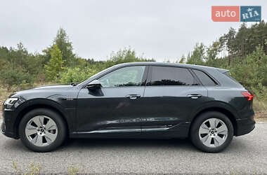 Внедорожник / Кроссовер Audi e-tron 2022 в 