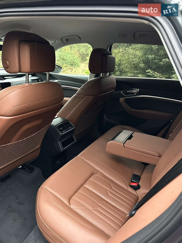 Позашляховик / Кросовер Audi e-tron 2022 в Києві