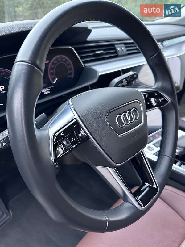 Позашляховик / Кросовер Audi e-tron 2022 в Києві