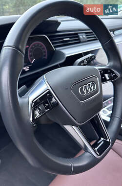 Внедорожник / Кроссовер Audi e-tron 2022 в 