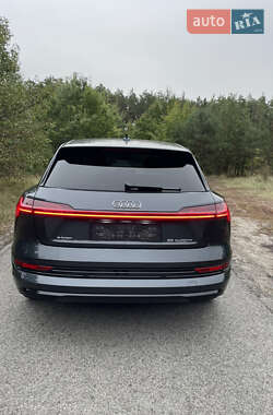 Внедорожник / Кроссовер Audi e-tron 2022 в 