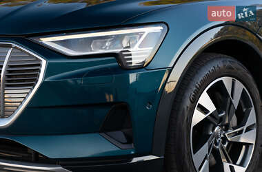 Позашляховик / Кросовер Audi e-tron 2019 в 