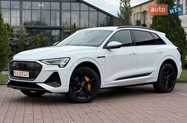 Позашляховик / Кросовер Audi e-tron 2021 в 