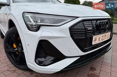 Позашляховик / Кросовер Audi e-tron 2021 в 