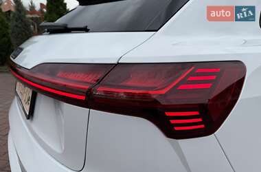 Позашляховик / Кросовер Audi e-tron 2021 в 