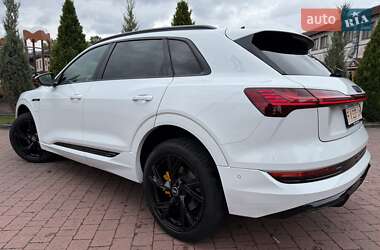 Позашляховик / Кросовер Audi e-tron 2021 в 