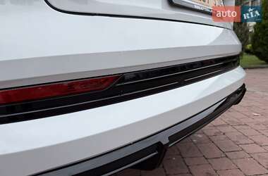Позашляховик / Кросовер Audi e-tron 2021 в 