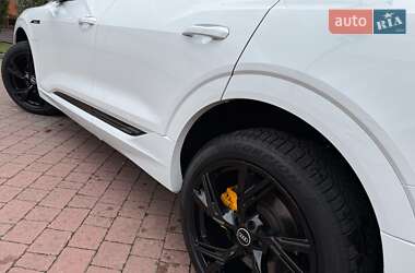 Позашляховик / Кросовер Audi e-tron 2021 в 