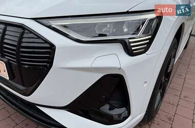 Позашляховик / Кросовер Audi e-tron 2021 в 