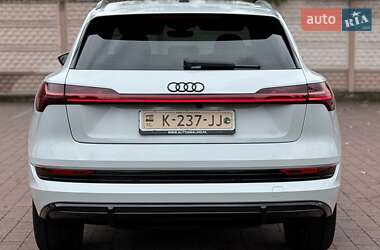 Позашляховик / Кросовер Audi e-tron 2021 в 
