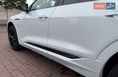 Позашляховик / Кросовер Audi e-tron 2021 в 