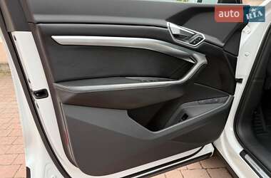 Позашляховик / Кросовер Audi e-tron 2021 в 