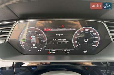Позашляховик / Кросовер Audi e-tron 2021 в 
