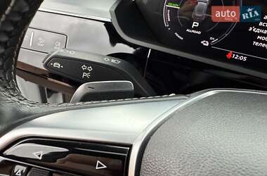 Позашляховик / Кросовер Audi e-tron 2021 в 