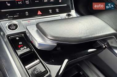 Позашляховик / Кросовер Audi e-tron 2021 в 
