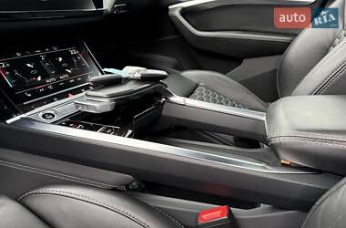 Позашляховик / Кросовер Audi e-tron 2021 в 