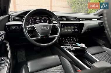 Позашляховик / Кросовер Audi e-tron 2021 в 