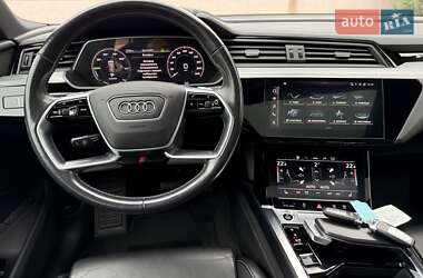 Позашляховик / Кросовер Audi e-tron 2021 в 
