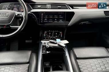 Позашляховик / Кросовер Audi e-tron 2021 в 