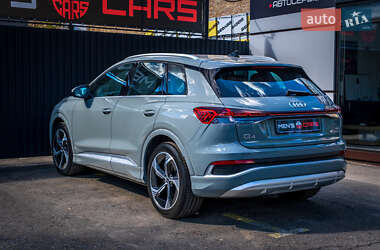 Позашляховик / Кросовер Audi e-tron 2023 в 