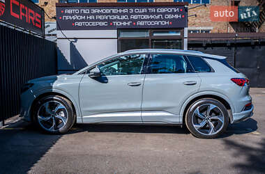 Позашляховик / Кросовер Audi e-tron 2023 в 