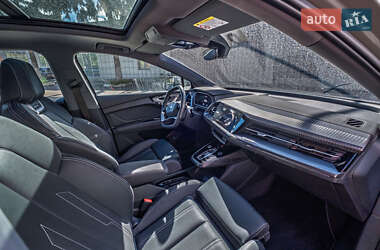 Позашляховик / Кросовер Audi e-tron 2023 в 